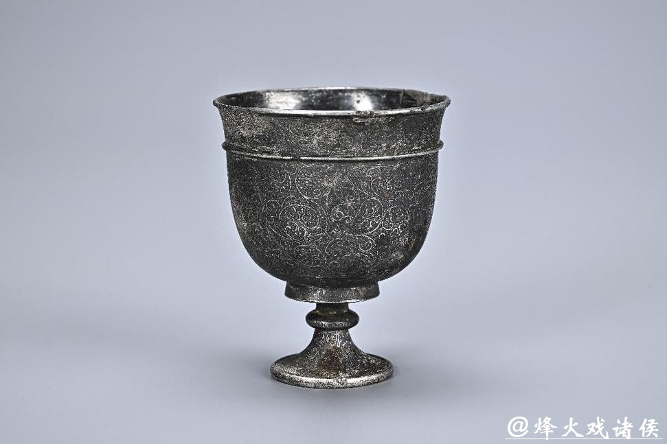 西安一唐墓出土多枚萨珊银币