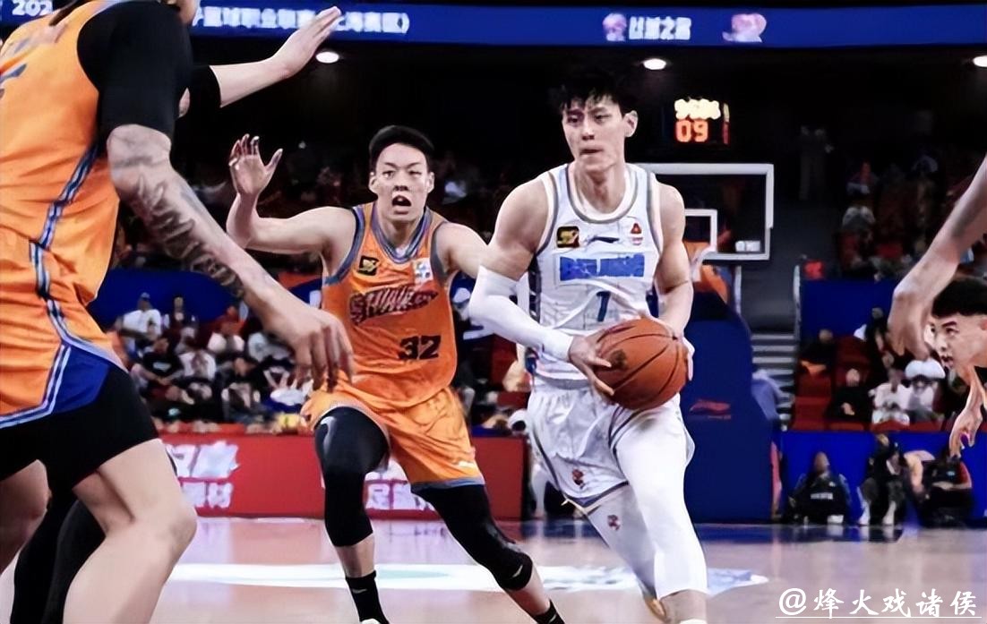 三连胜!上海久事男篮主场战胜北京队 三连胜!上海久事男篮主场战胜北京队